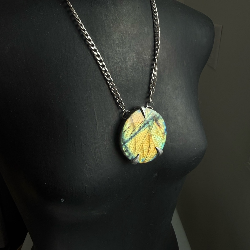 Labradorite Round Pendant Necklace - statement jewelry chunky necklace pendant - Picture 8 of 8